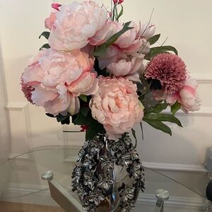 Vase with nice pink flowers